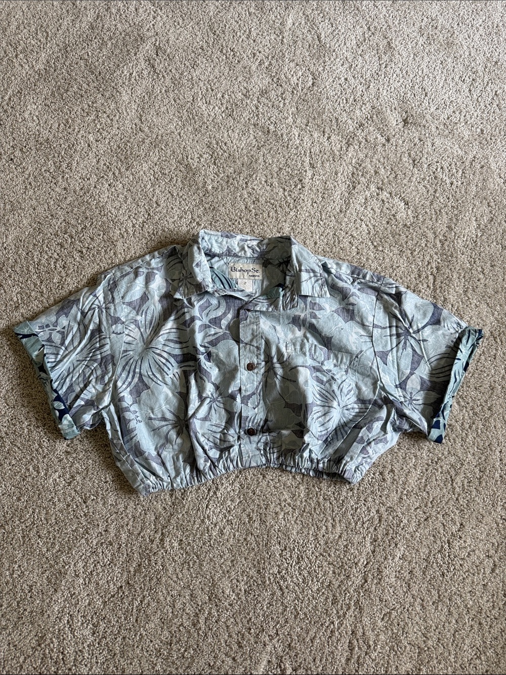 Bishop St. cropped button-front floral shirt in light blue